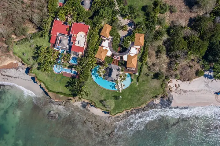 Casa Tres Soles from directly above: the villa, the pool and the lawn running out to the rocks